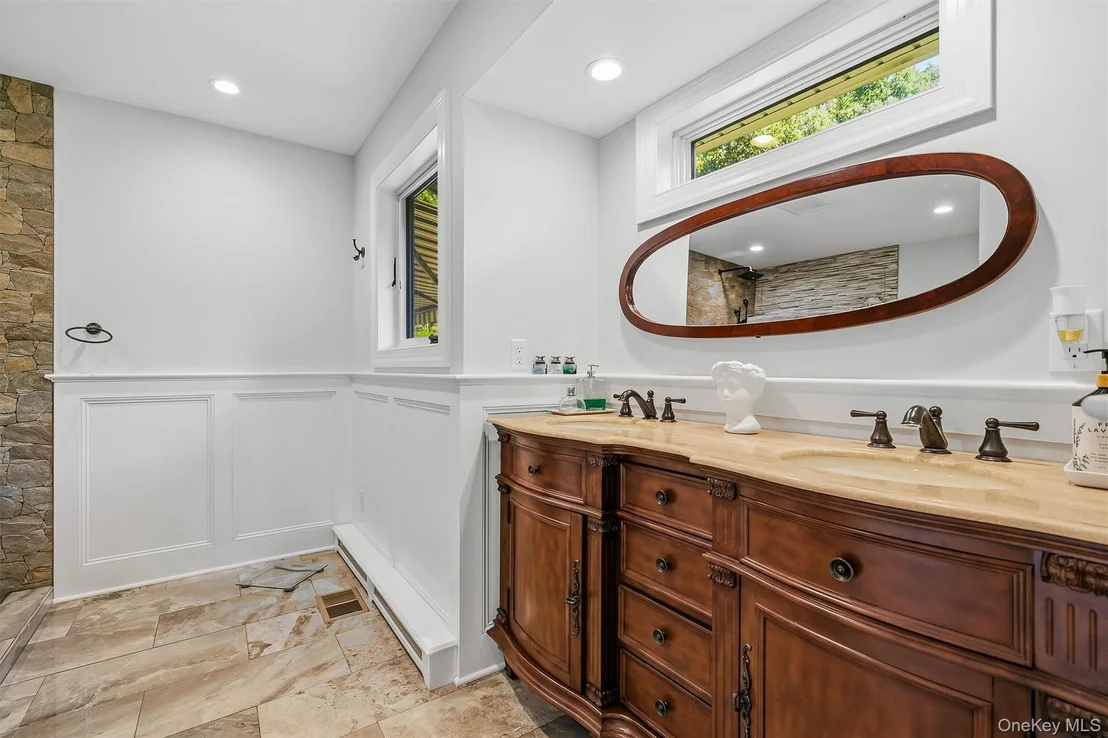 Photo of 12 Whitefield Avenue