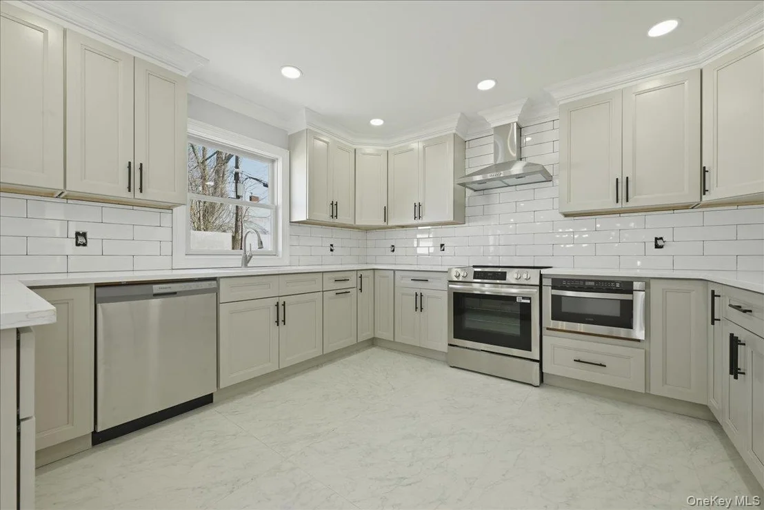 Photo of 61 Gardiners Avenue