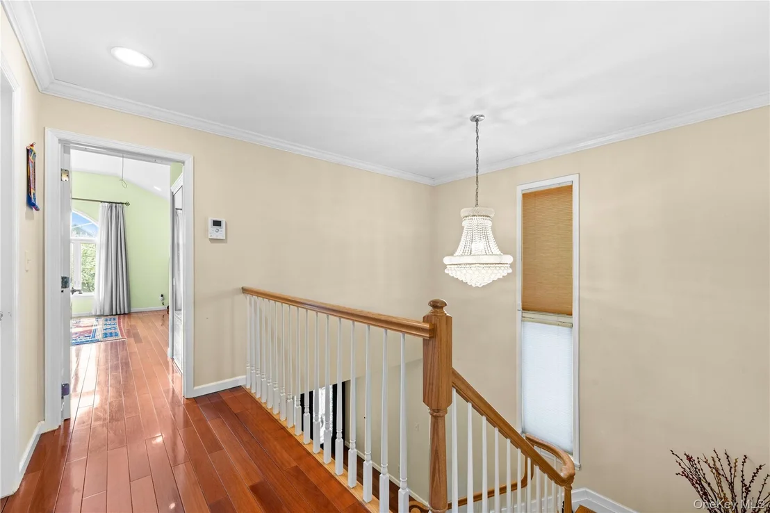 Photo of 335 Cresthaven Lane