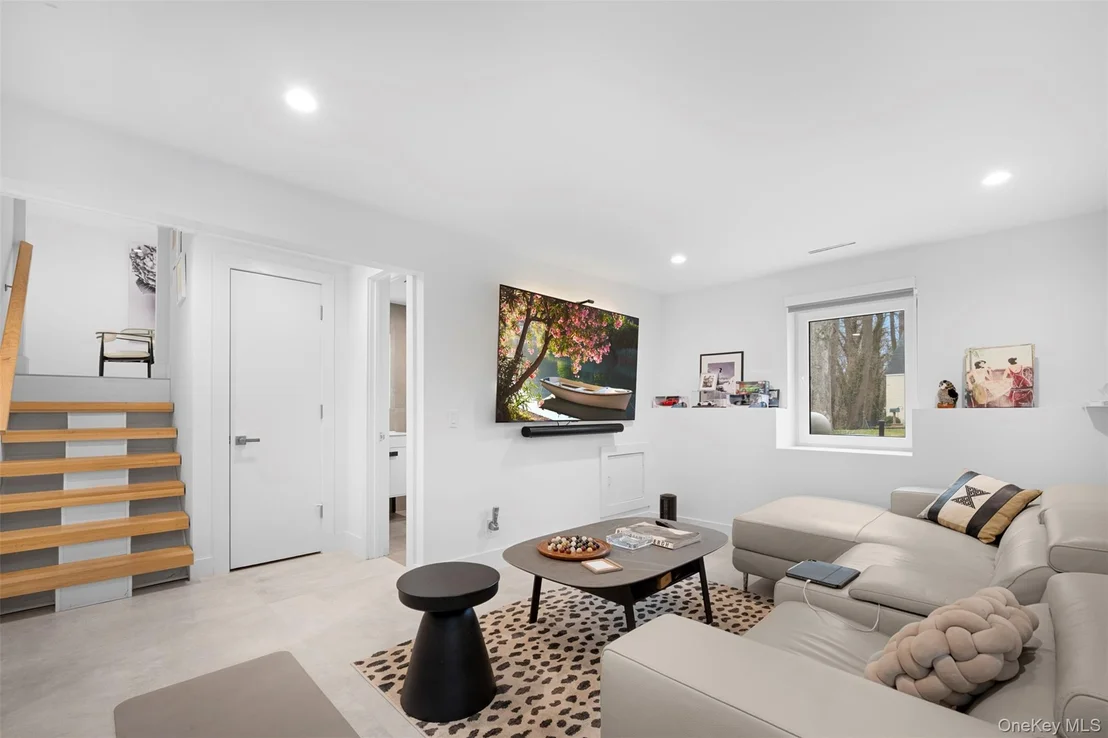 Photo of 2 Hewlett Place