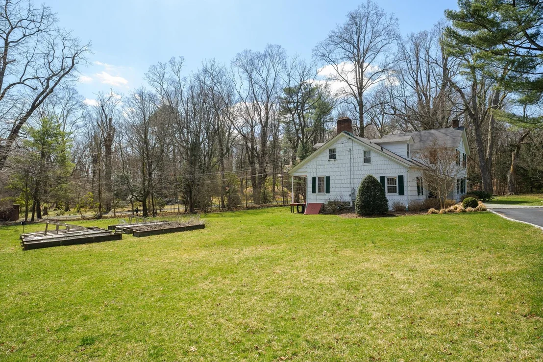 Photo of 180 Post Road