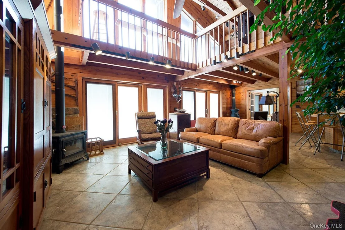 Photo of 1644 Lakes Road