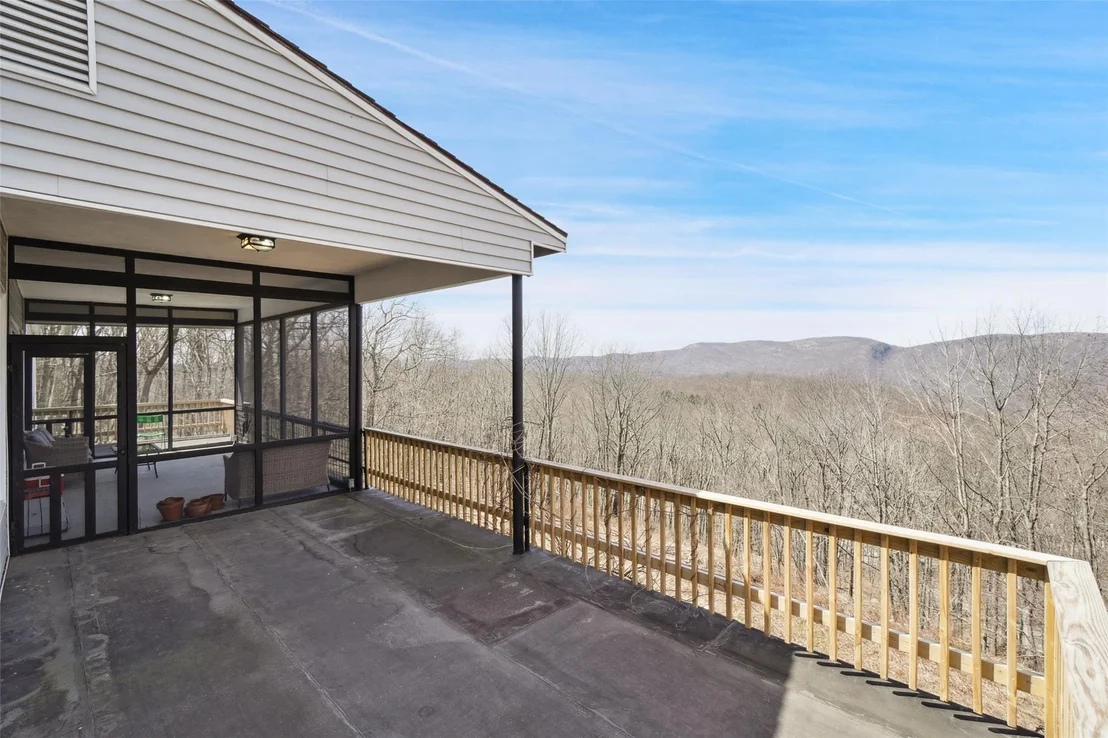 Photo of 104 Crest Road