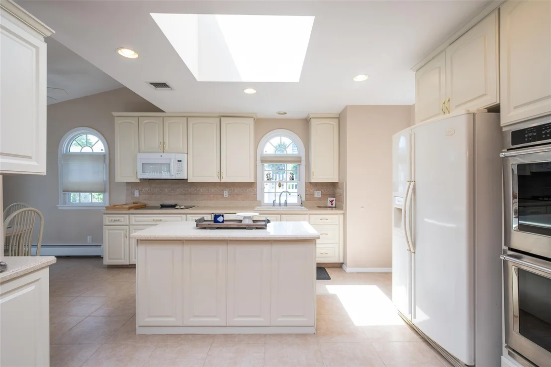 Photo of 745 Willow Road