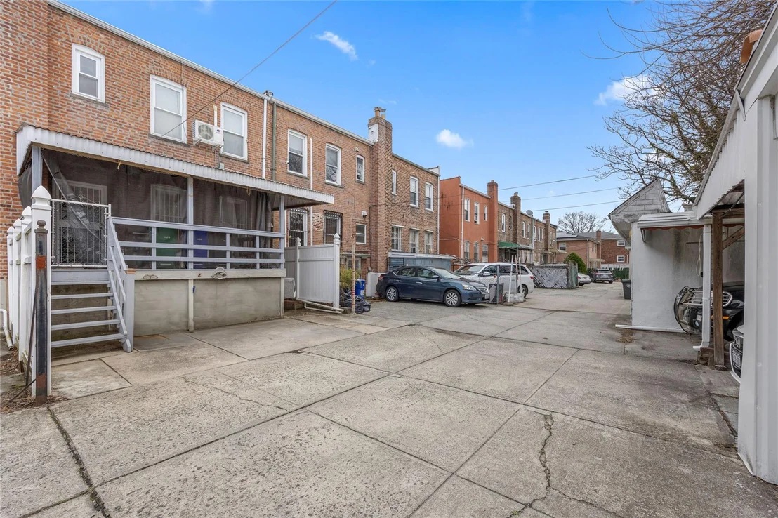 Photo of 140-27 Rose Avenue