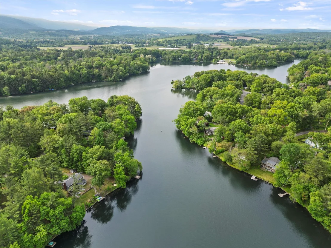 Photo of 1122 Lake View Road
