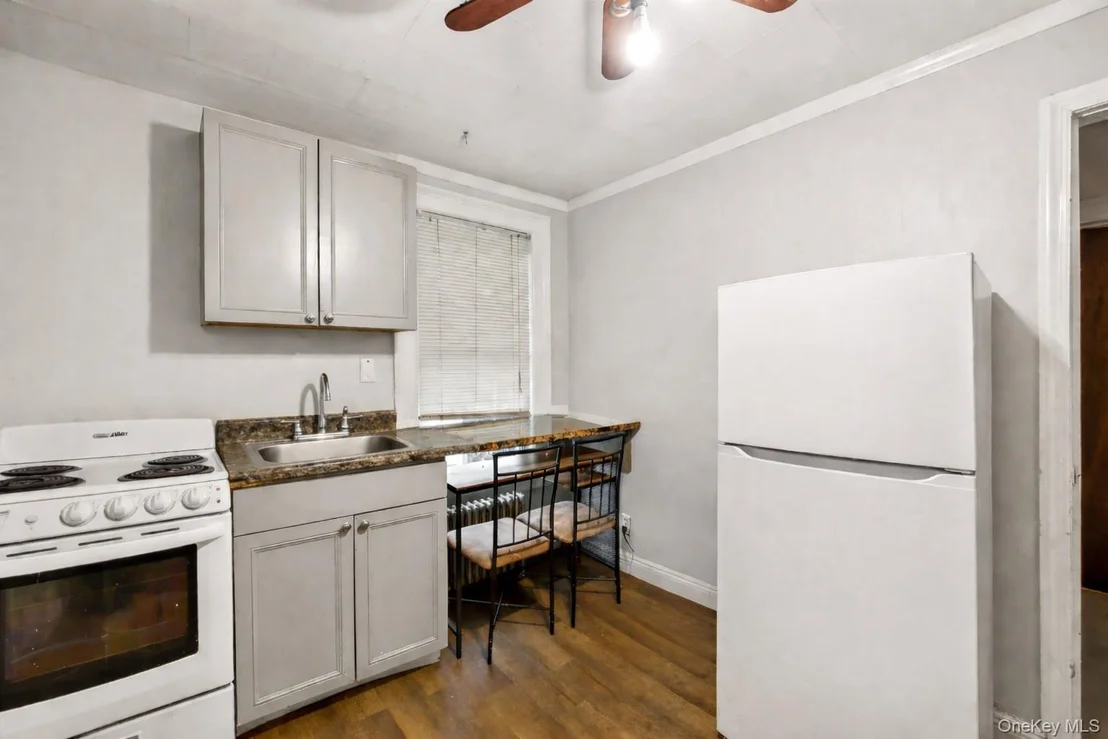 Photo of 19 W Maple Avenue