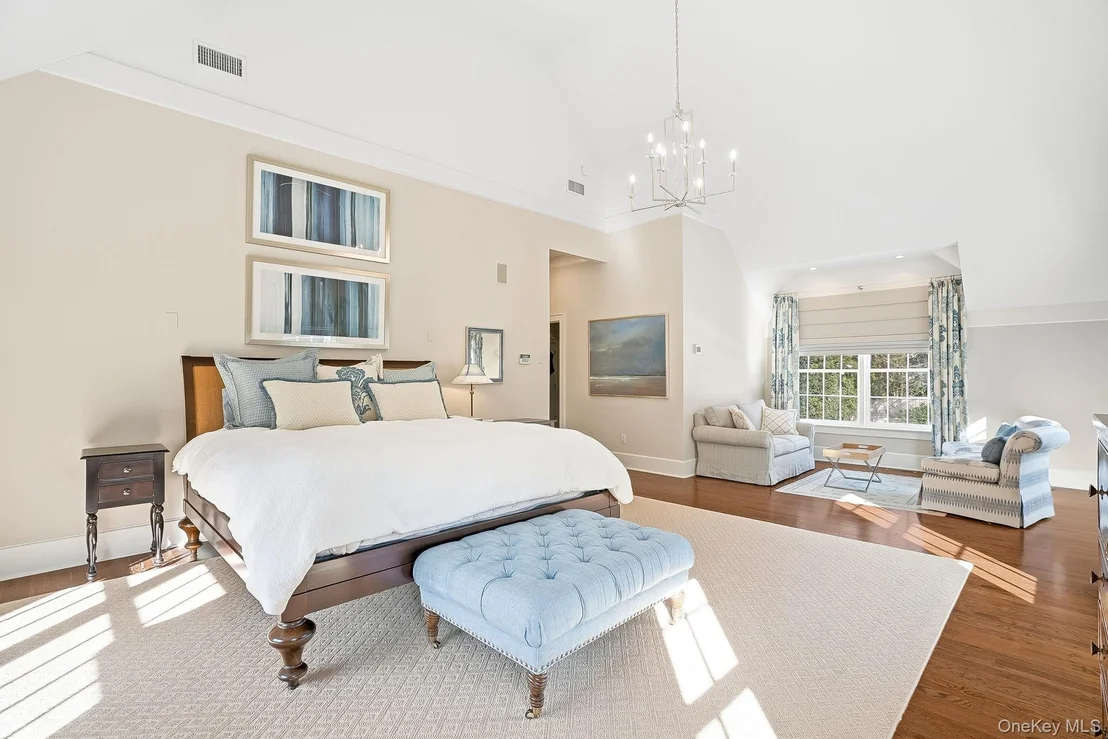 Photo of 880 Forest Avenue