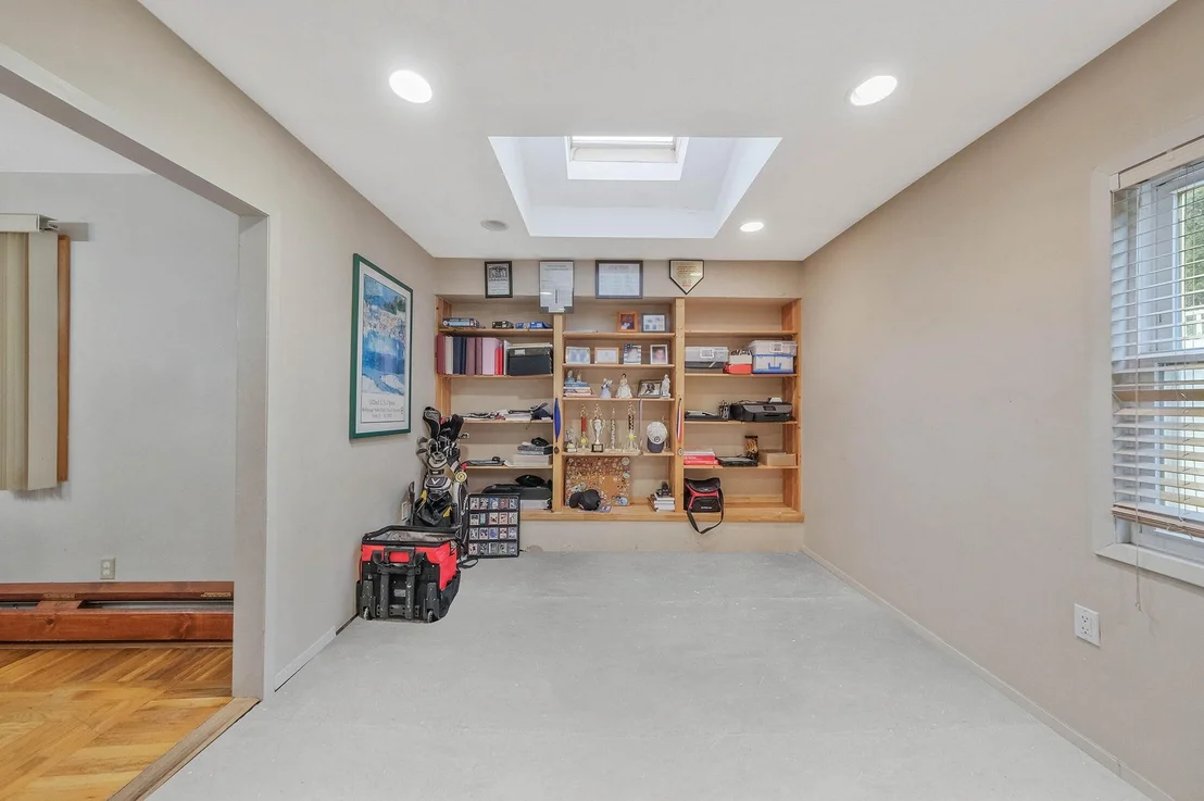Photo of 8 Peconic Lane