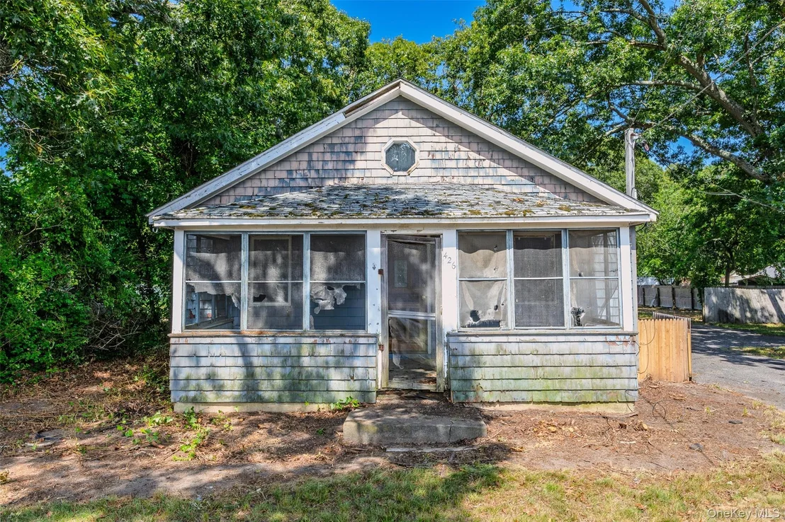 Photo of 426 Riverleigh Avenue