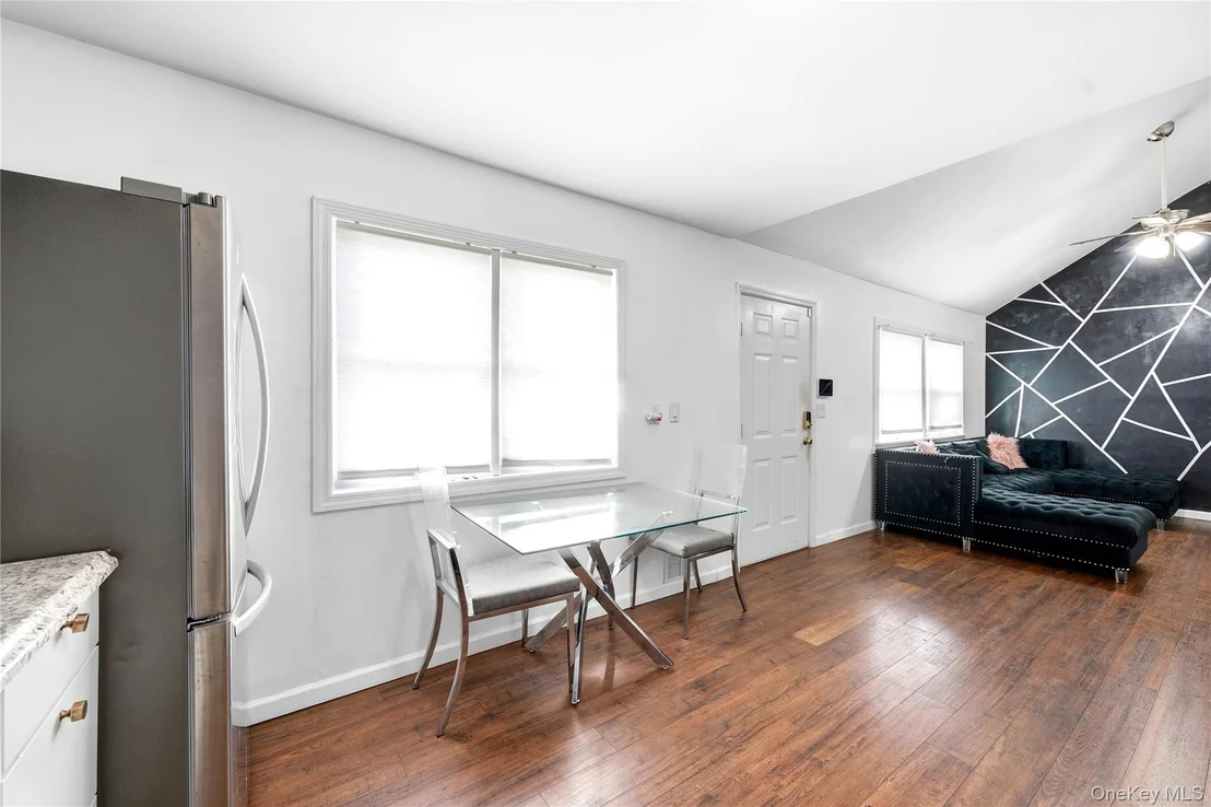 Photo of 949 Taylor Avenue