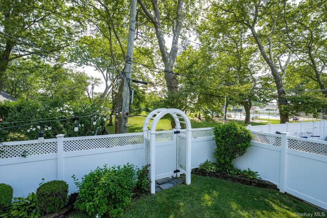 Photo of 685 Gardiners Avenue