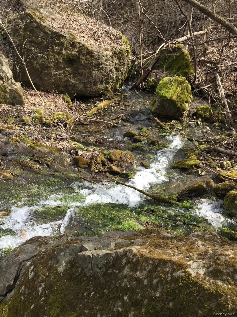 Photo of 00 Spook Rock Road