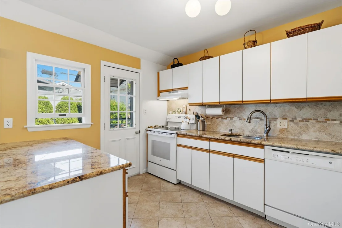 Photo of 895 Iris Drive