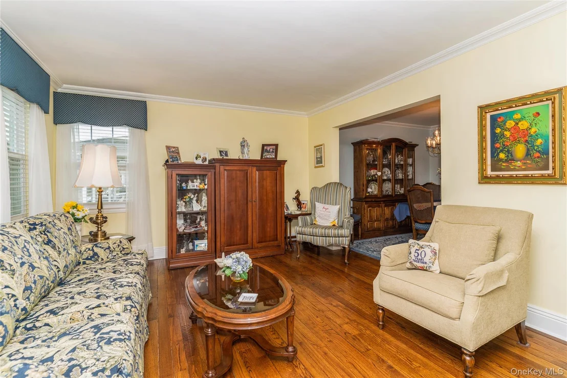 Photo of 35 Roydon Drive N