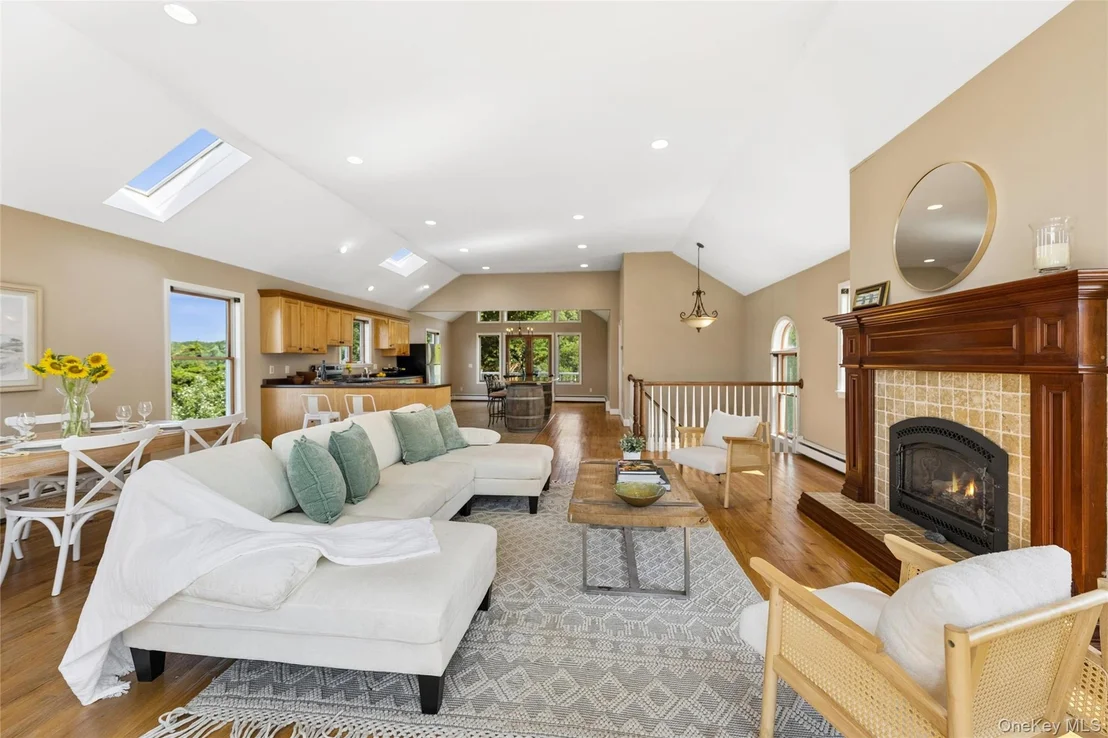 Photo of 155 2nd Avenue