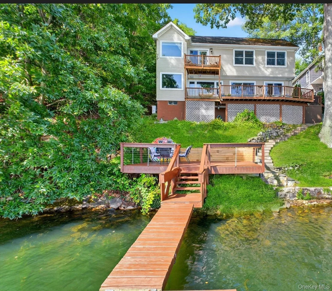 Photo of 60 LAKEVIEW DR
