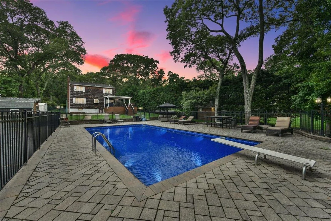Photo of 41 Grassy Pond Drive