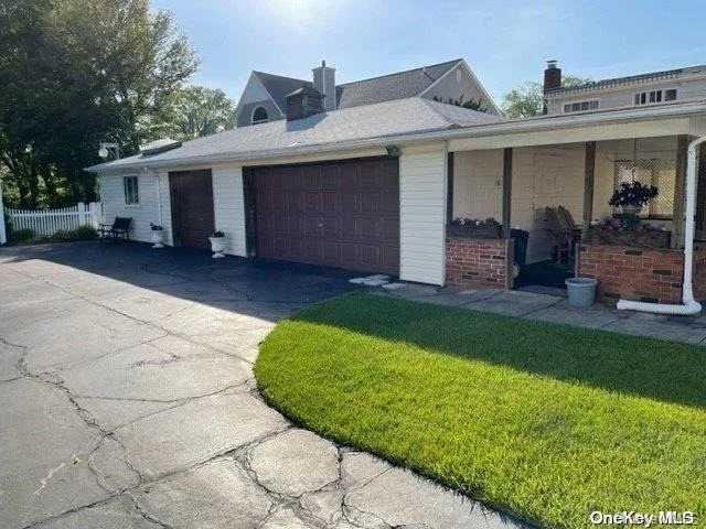 Photo of 455 Beacon Avenue