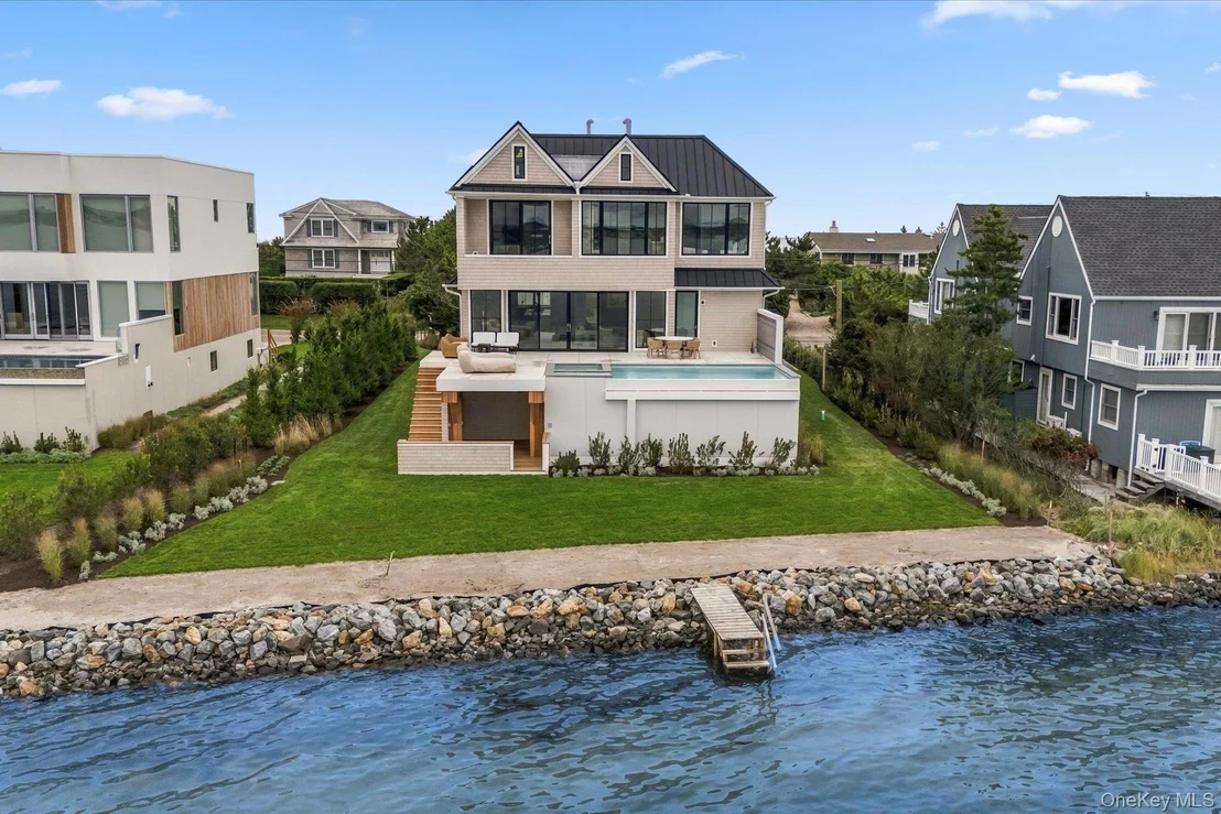 Photo of 498 Dune Road