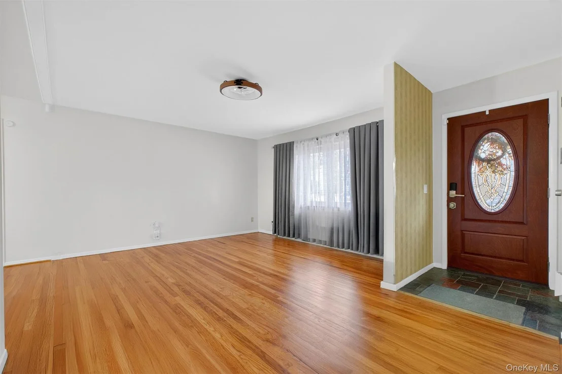 Photo of 18 Cardinal Drive