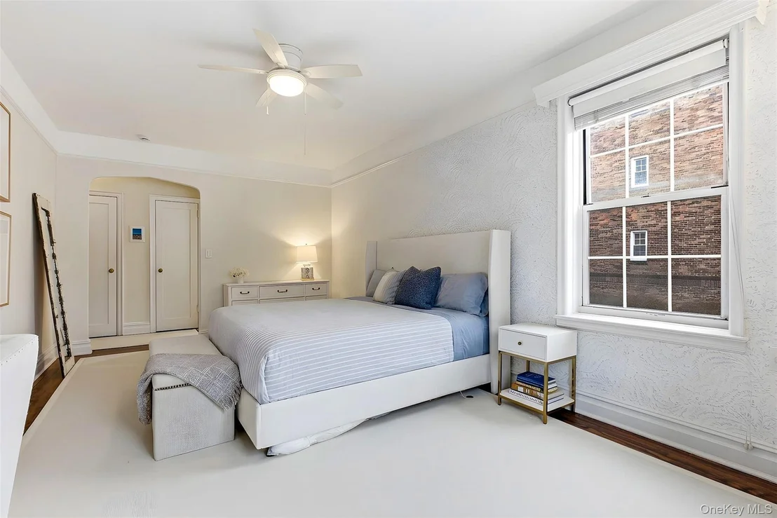 Photo of Unit 2A at 25 Parkview Avenue