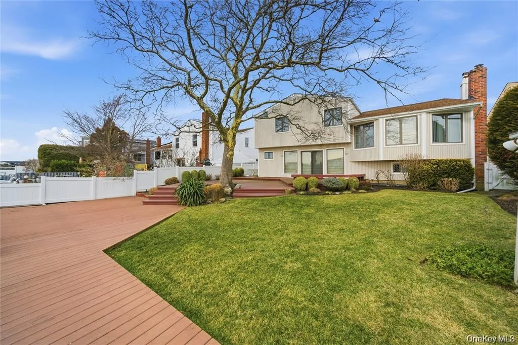Photo of 3094 Riverside Drive