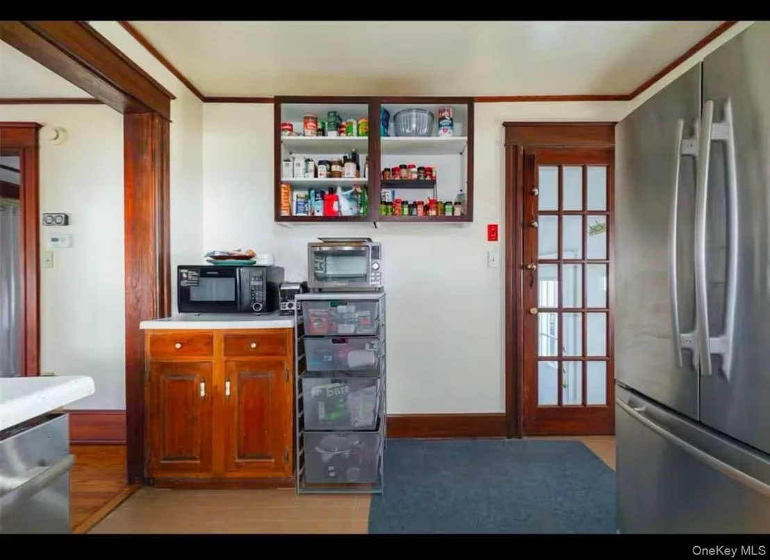 Photo of 10 Oakwood Boulevard