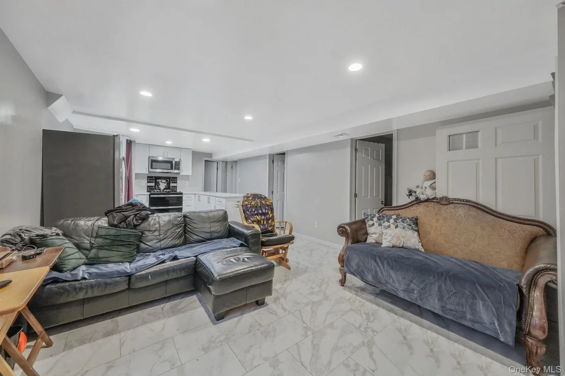 Photo of 231 W Woodside Avenue
