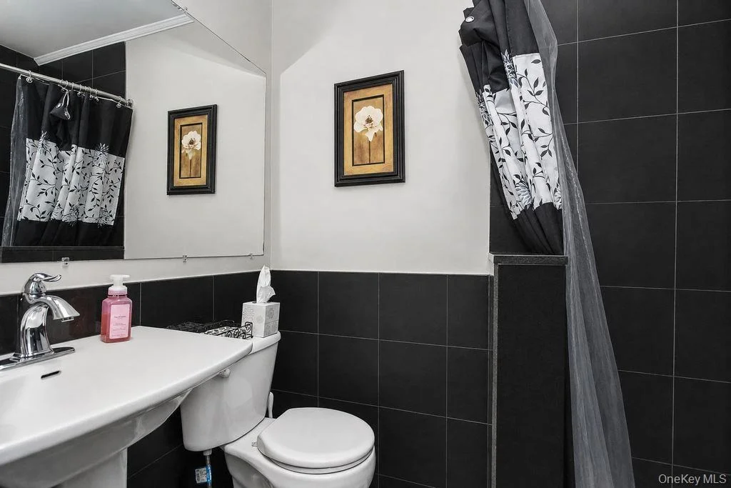 Photo of 20 Fieldstone Boulevard