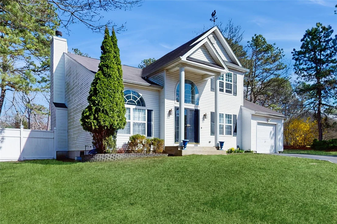 Photo of 33 Summersweet Drive