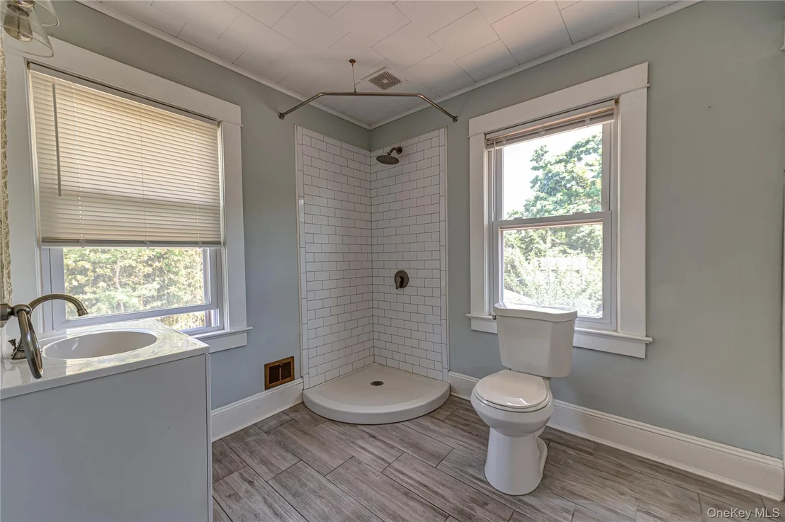 Photo of 129 Bay Avenue