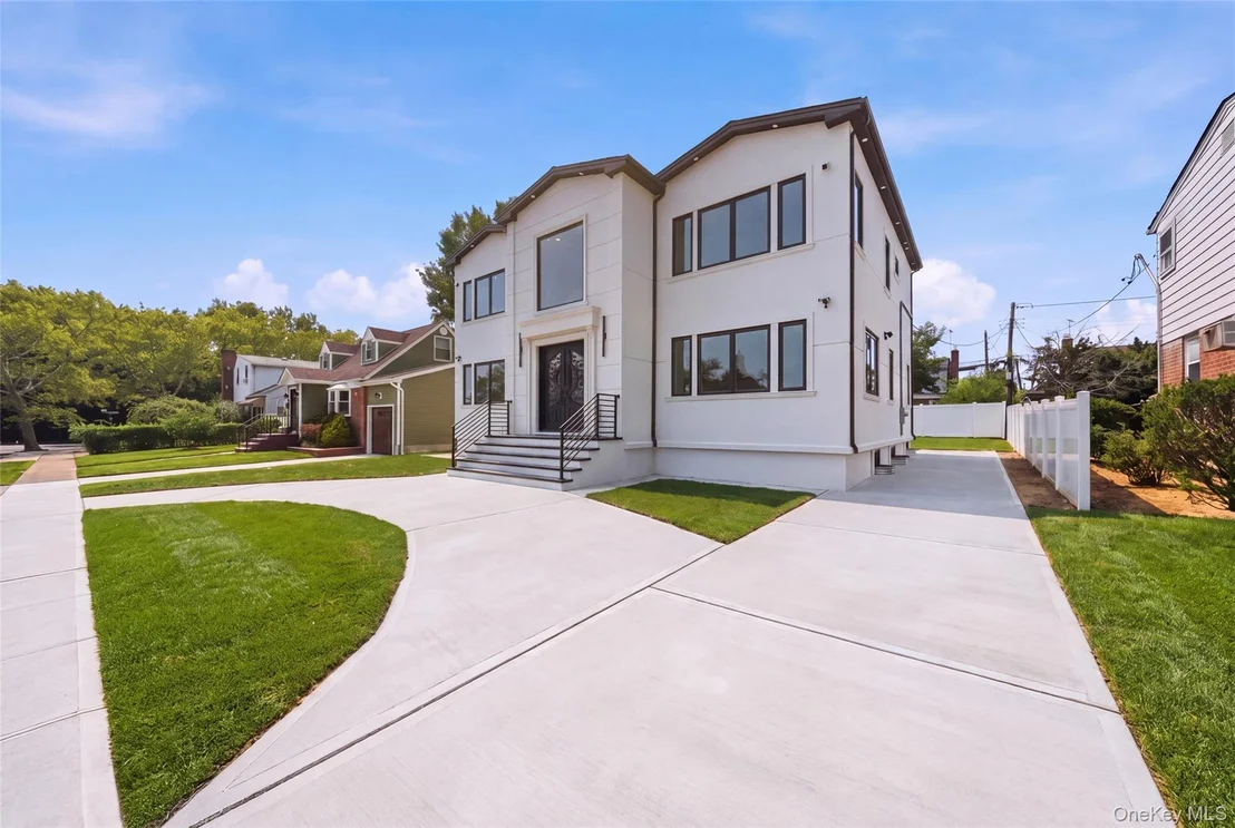 Photo of 387 Sherbourne Road