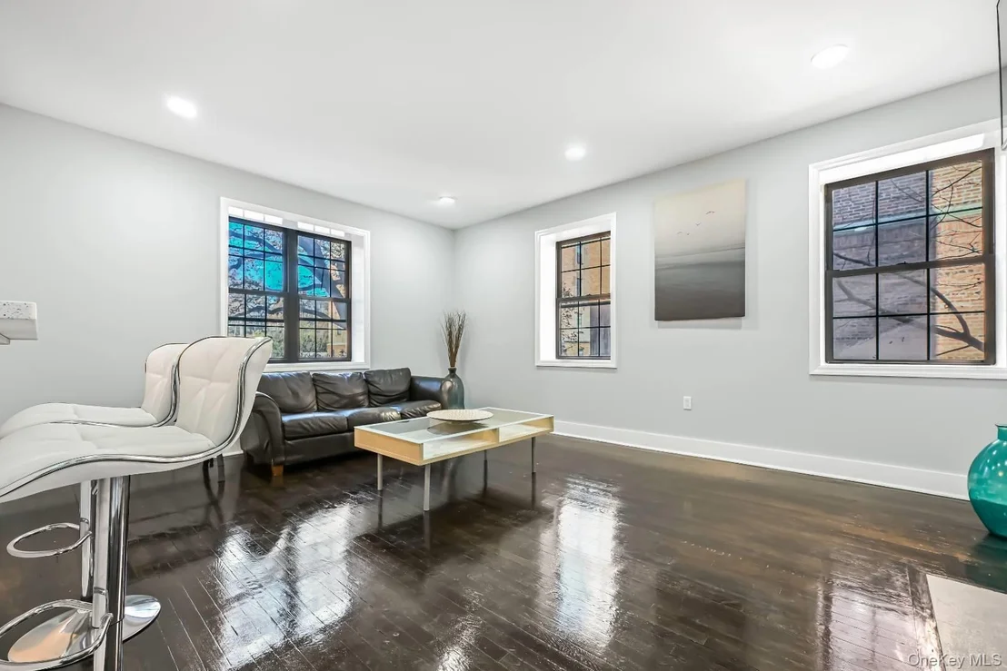 Photo of Unit 2B at 828 Bronx River Road
