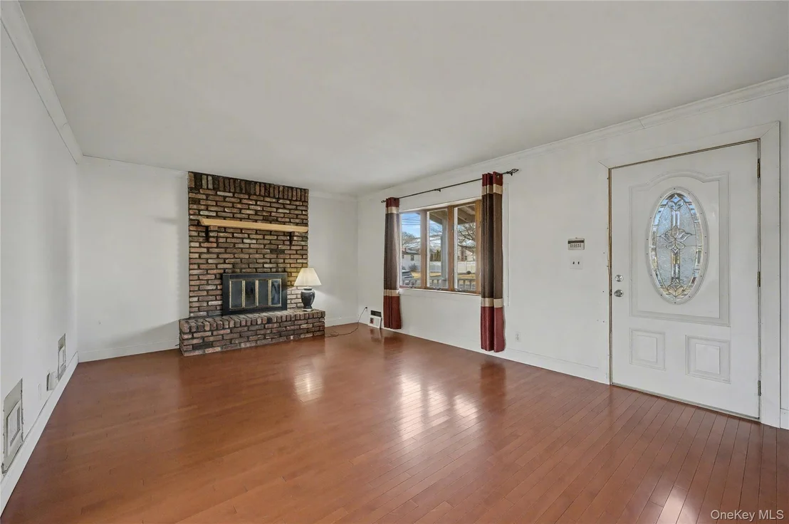 Photo of 158 Moffitt Boulevard