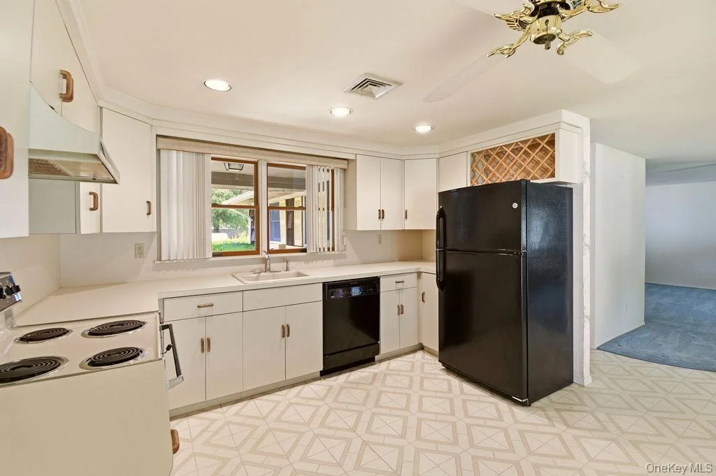 Photo of 6 Budenos Drive