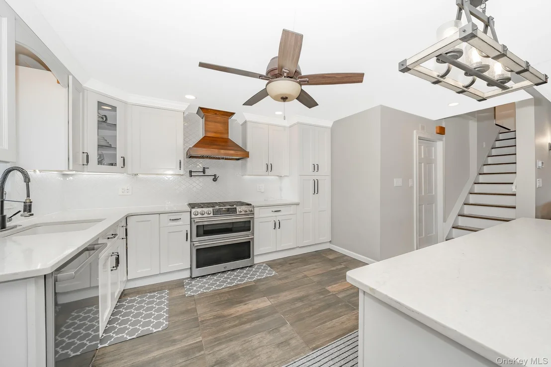 Photo of 2431 Riverside Drive