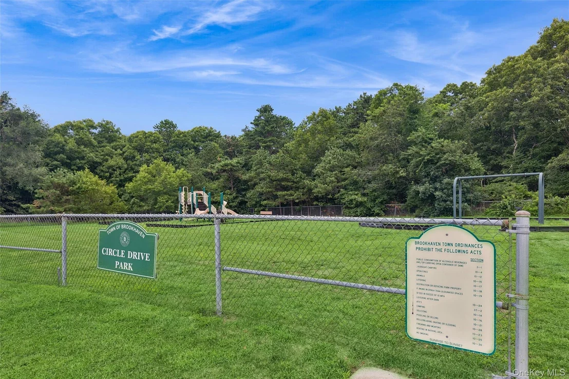 Photo of 91 Circle Drive W