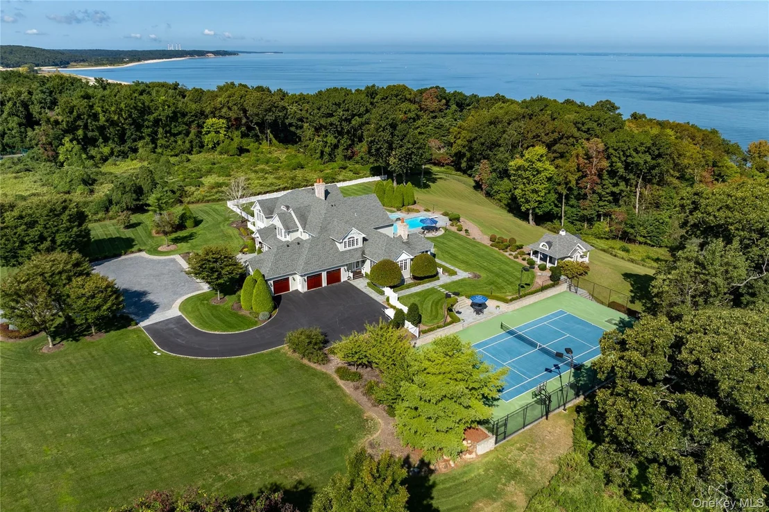 Photo of 697 Short Beach Road