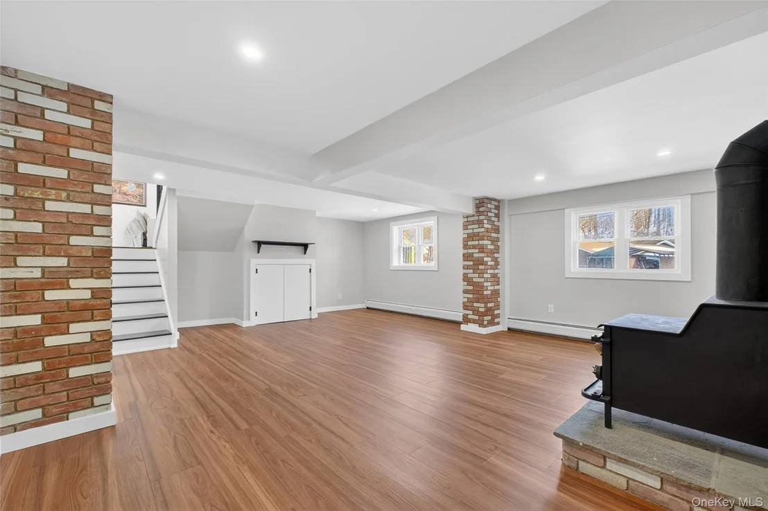 Photo of 74 Roosevelt Road