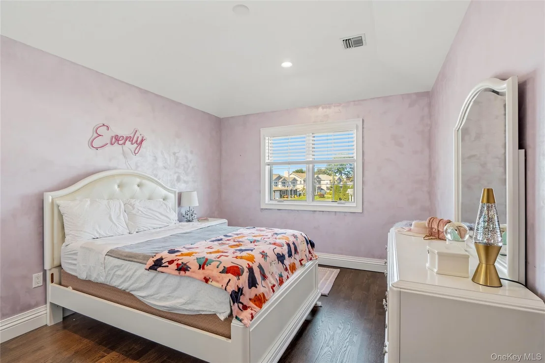 Photo of 55 Belmont Circle