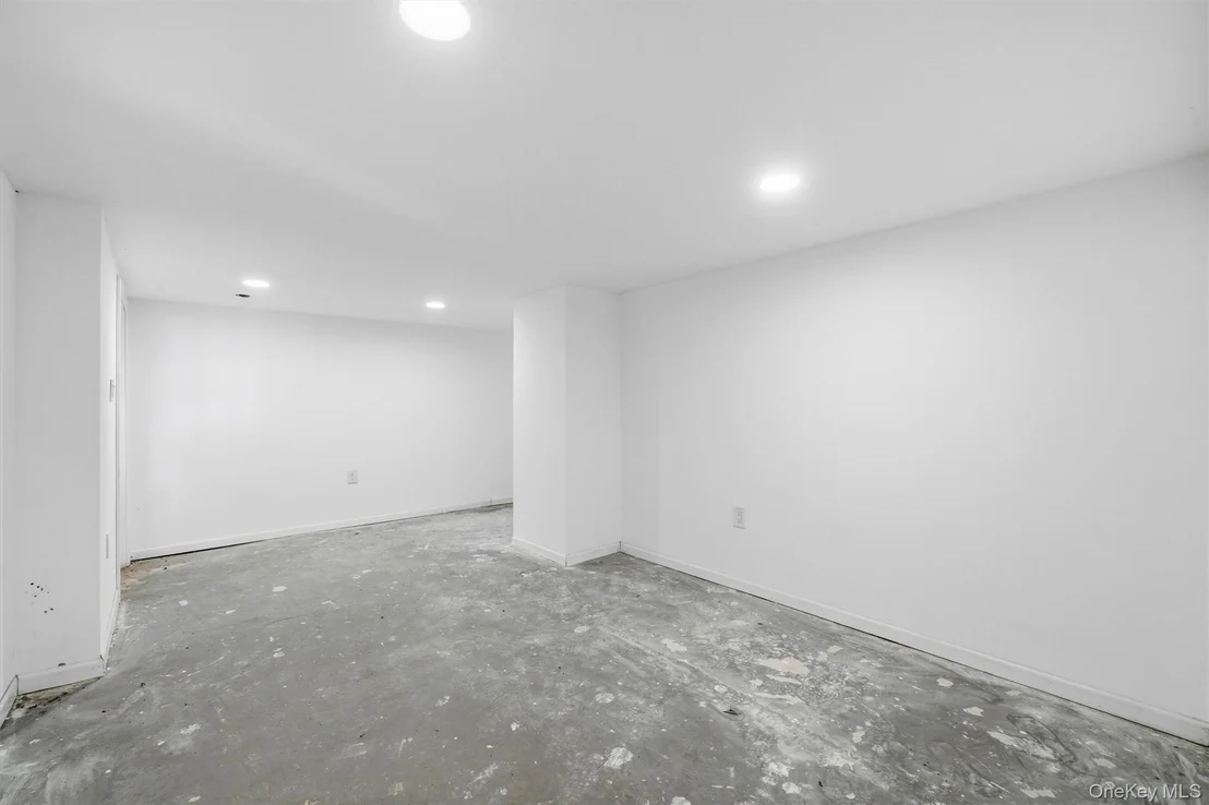 Photo of 669 N Division Street