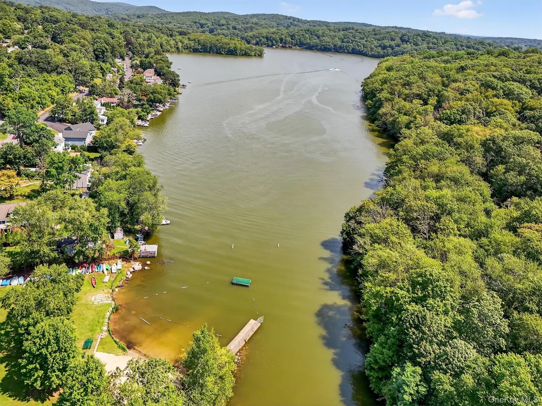 Photo of 85 Lakeside Road