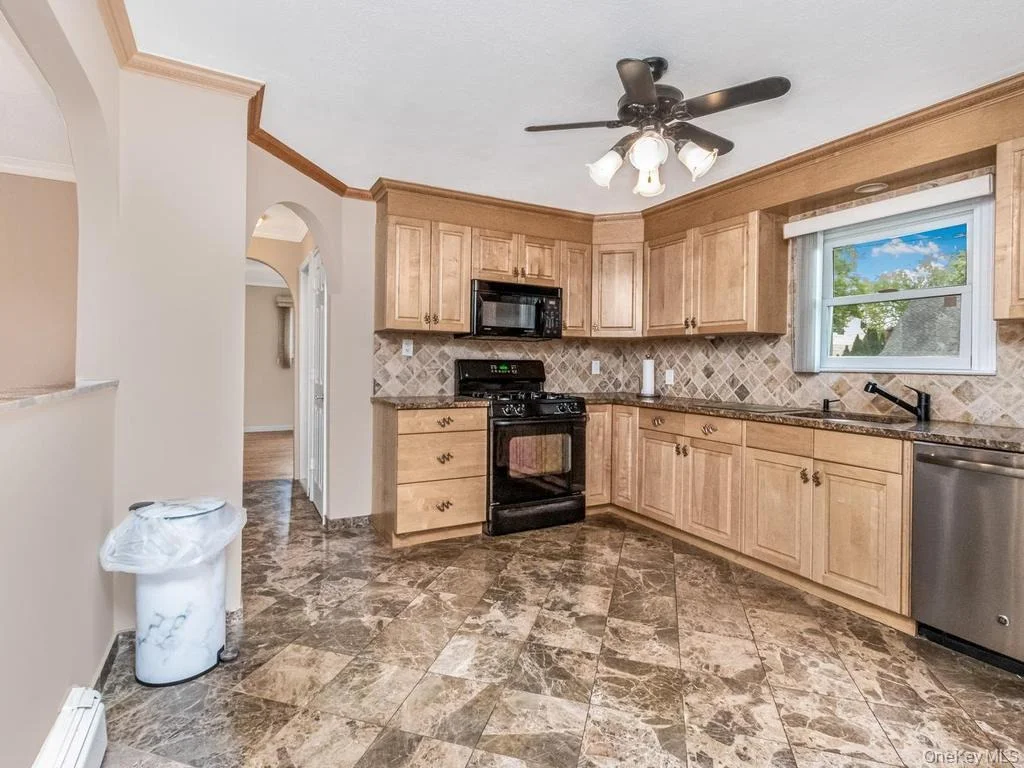 Photo of 90 Remsen Circle