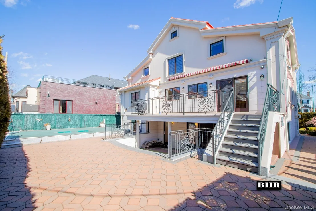 Photo of 4094 Ocean Avenue