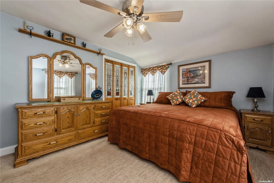 Photo of 9 W Roydon Drive