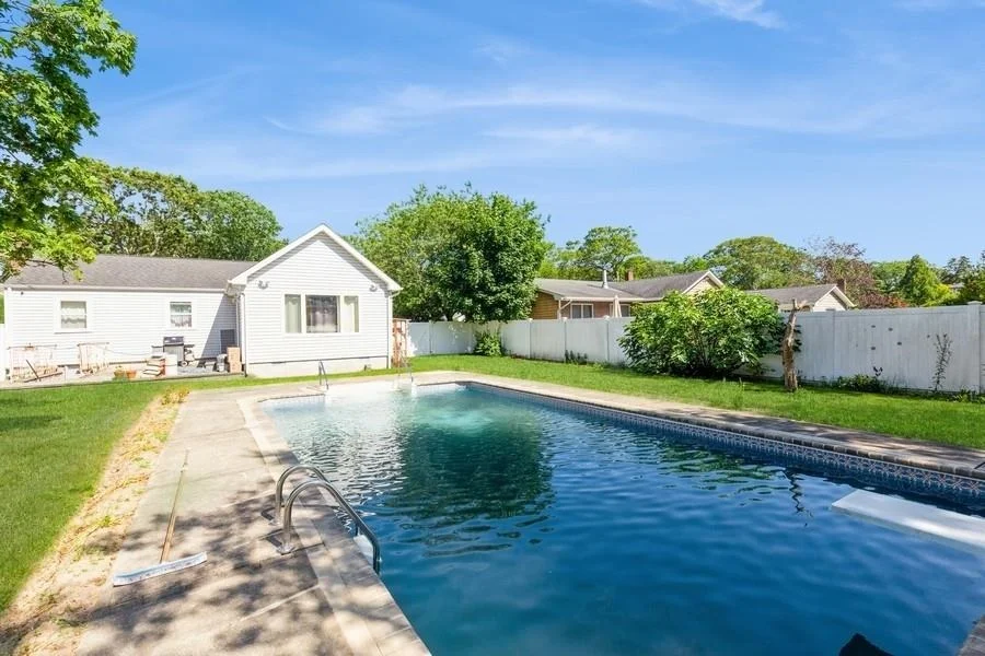 Photo of 118 Pine Neck Avenue