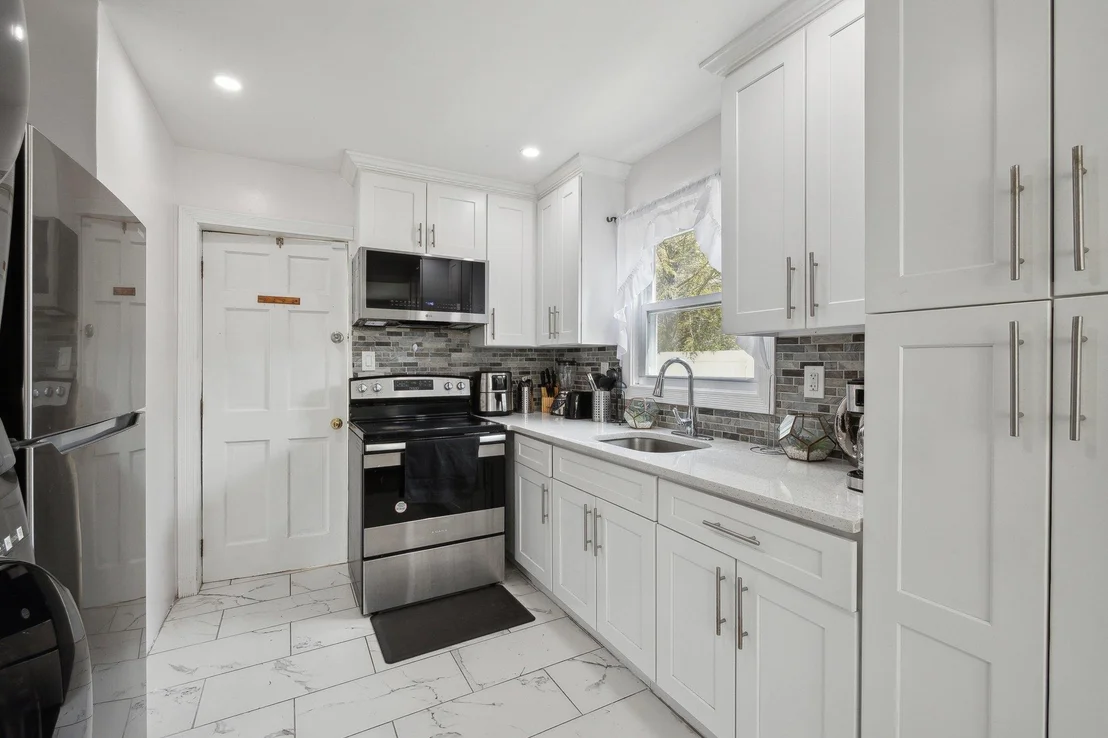 Photo of 991 Henhawk Road