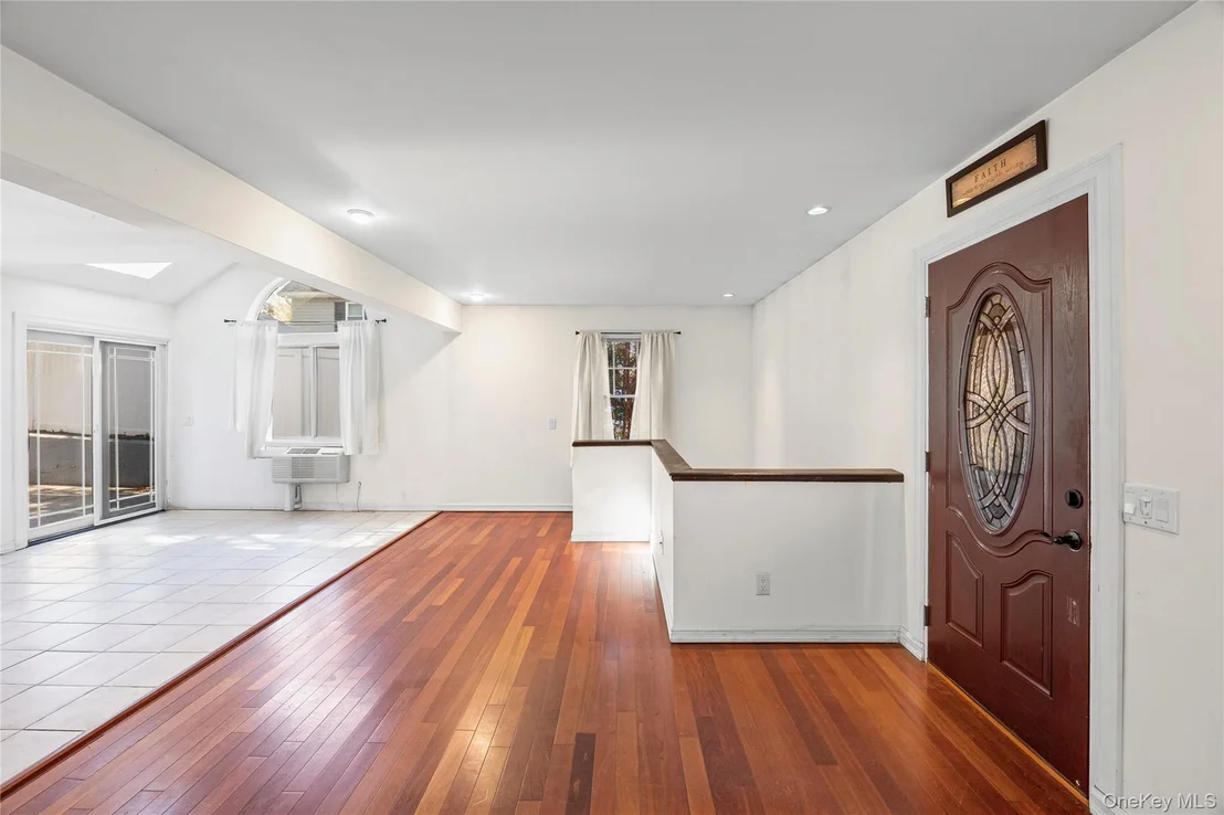 Photo of 10 Queen Drive