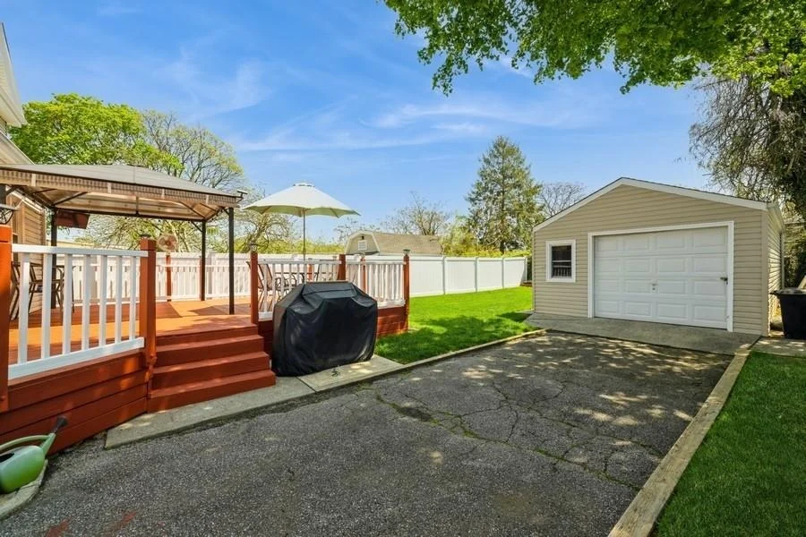 Photo of 1050 Lakeside Place